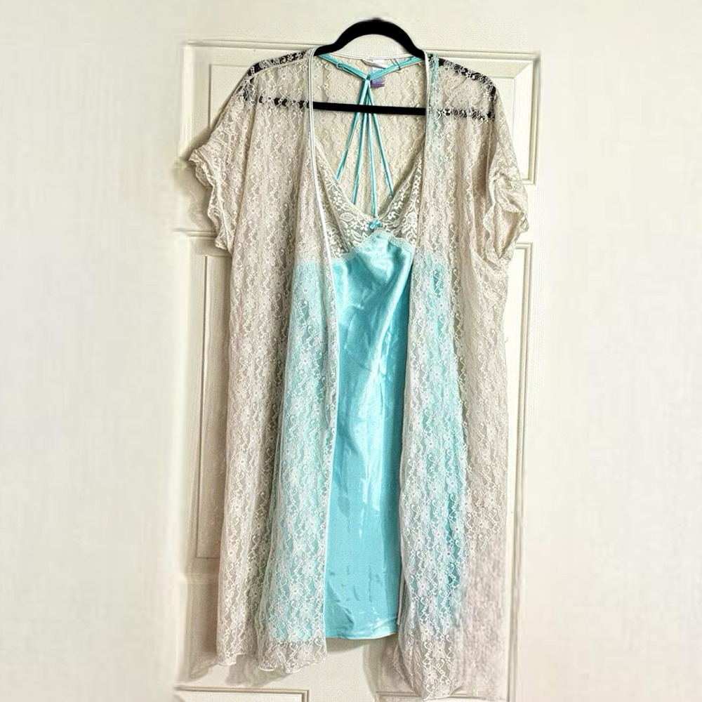 Secret Treasures Nightgown Robe Set Women 2X Turquoise White Satin Lace Romantic